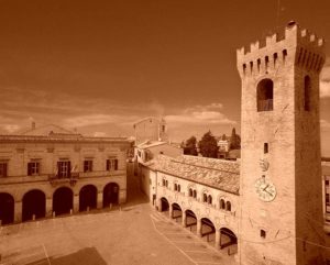 piazza del comune di montelupone